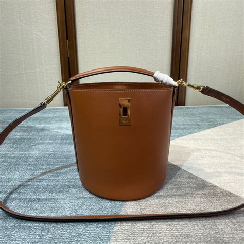 BUCKET 16 BAG IN SMOOTH CALFSKIN 